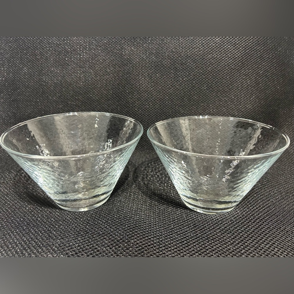 (2) Southern Living clear hammered bowls 3 1/2”

New stickers